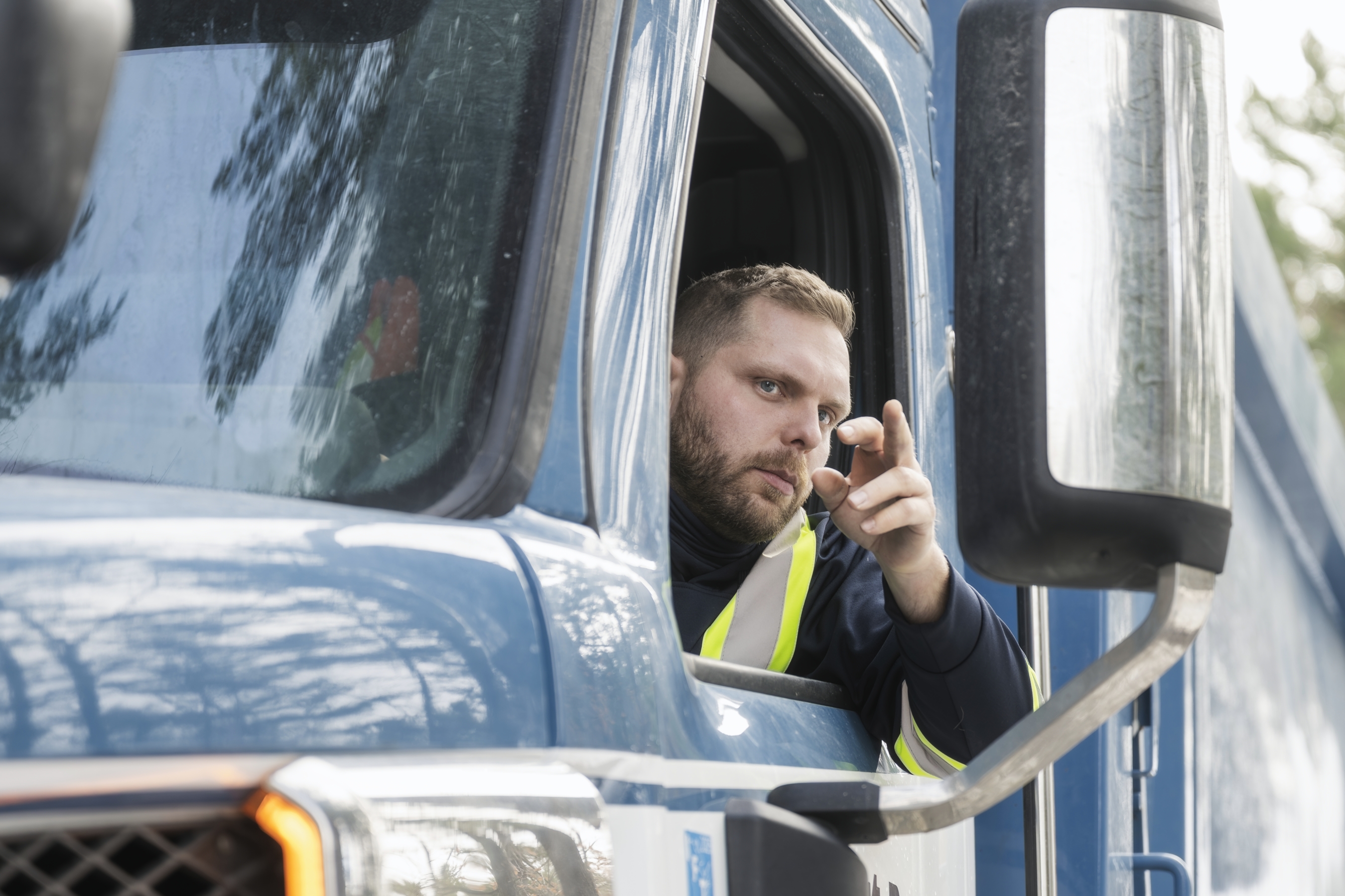 Chauffeur de camion souriant